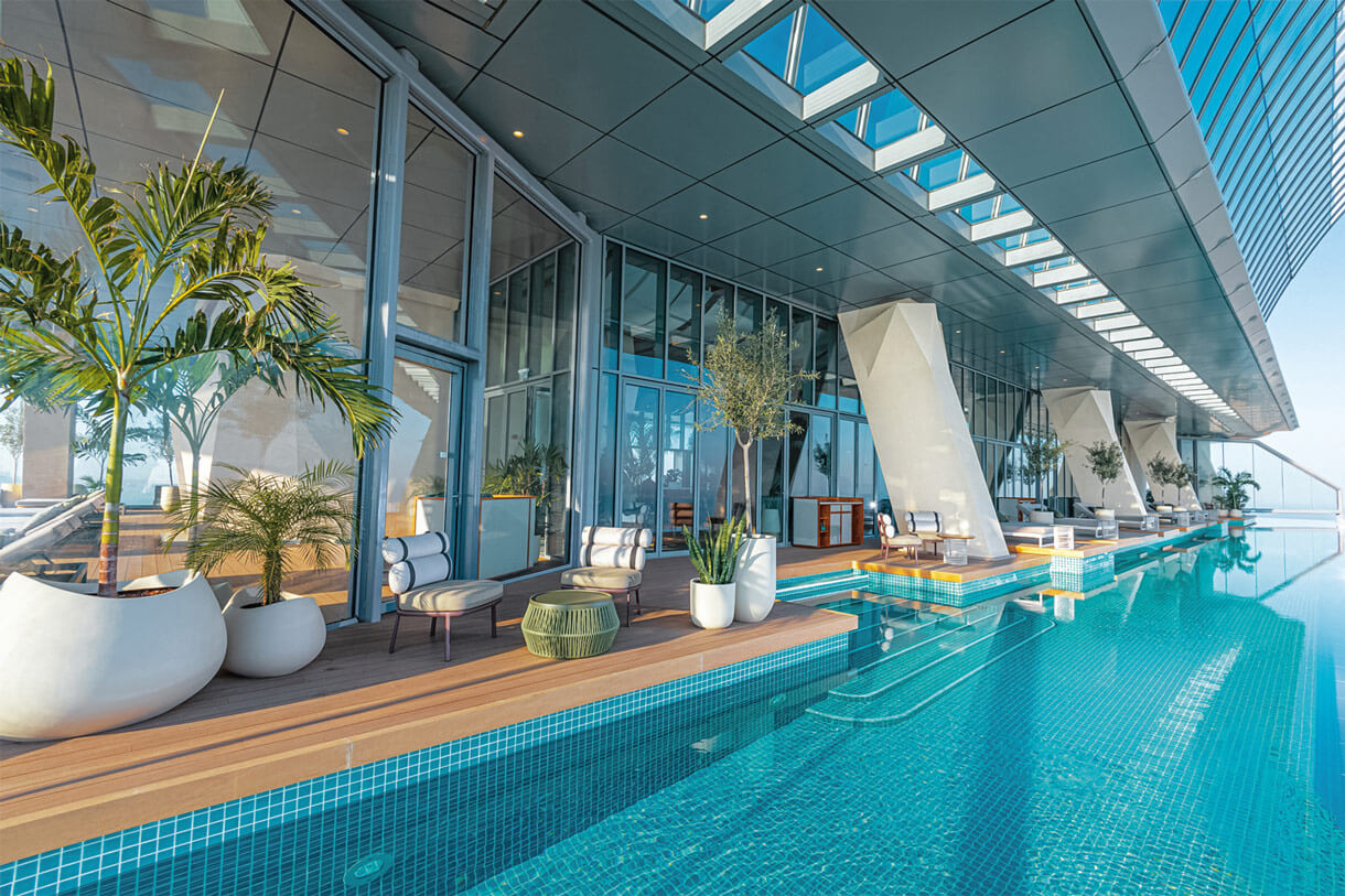 лаунж-зона Aura Skypool